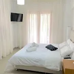 Katerina מלון דירות 3*